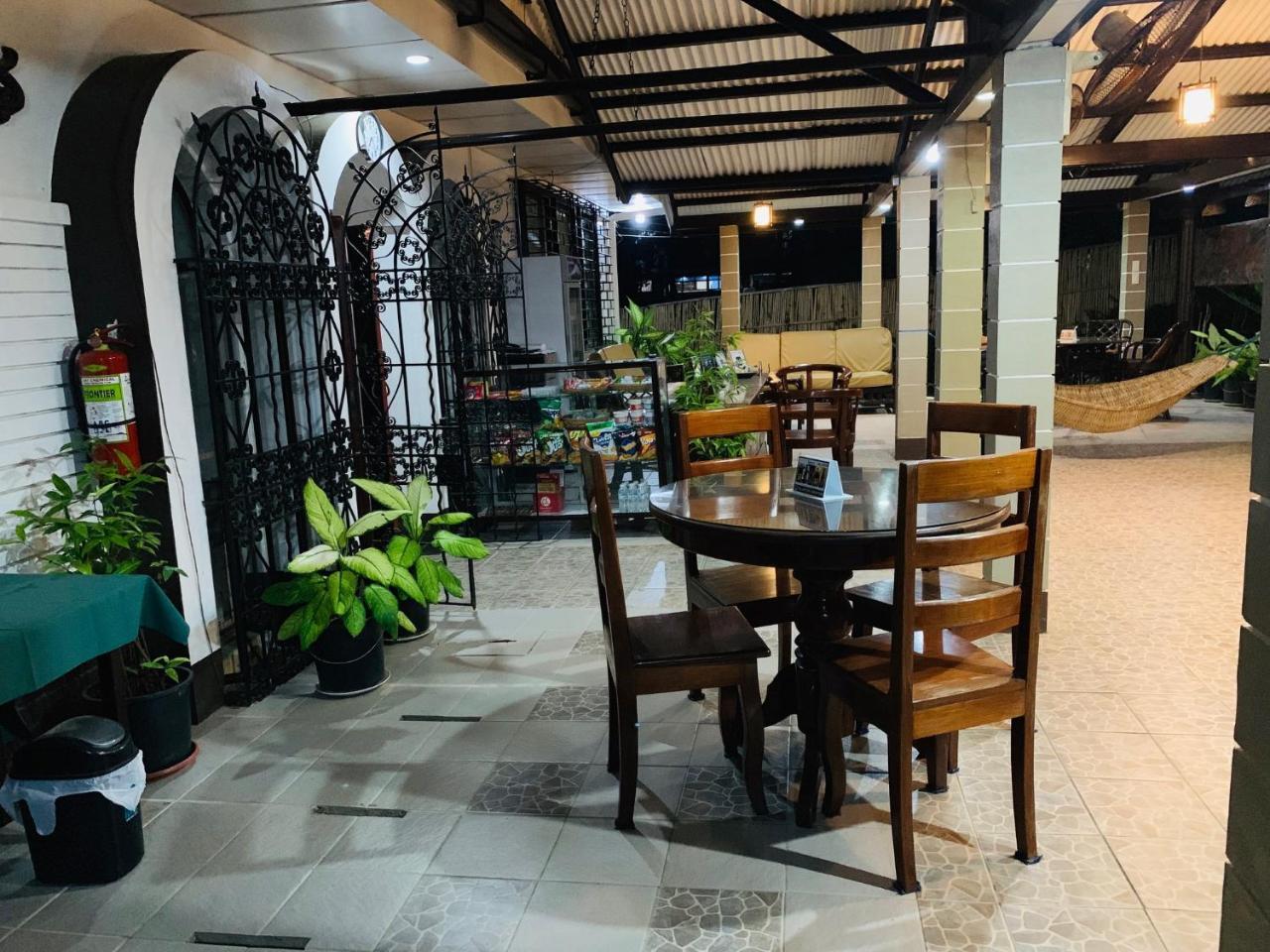 Matutina Pensionne Puerto Princesa Luaran gambar