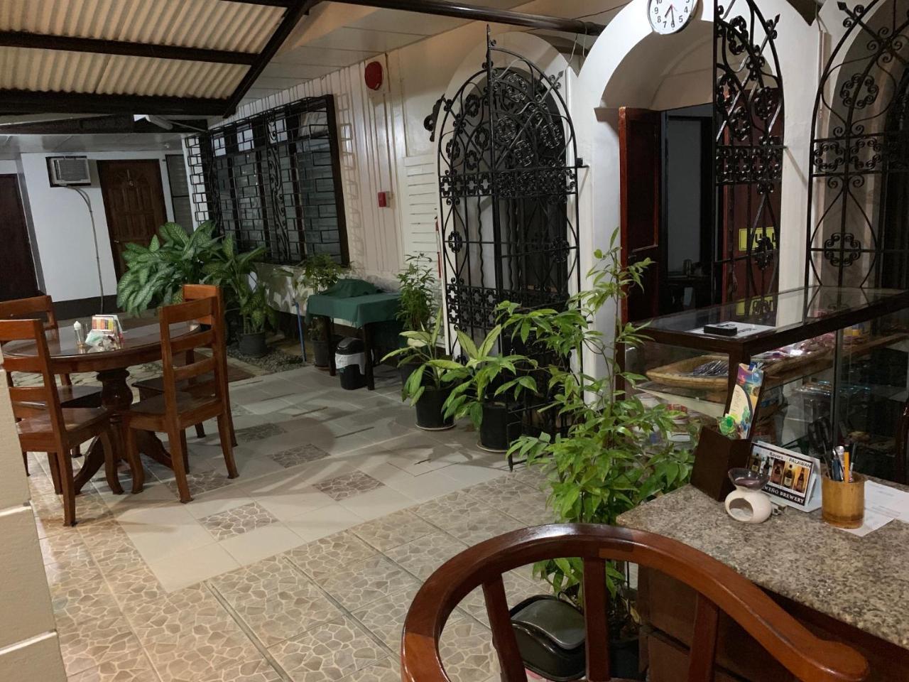Matutina Pensionne Puerto Princesa Luaran gambar